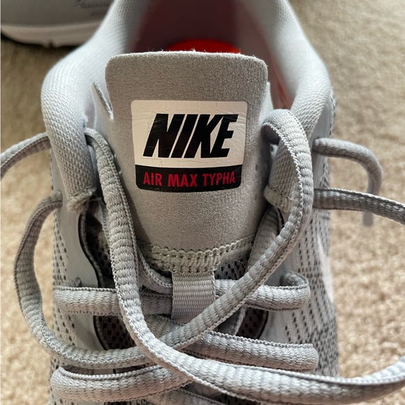 Nike Men’s Air Max Typha Size 8.5 Grey Training Shoe LIKE NEW. WORN 1 TIME - Picture 4 of 5